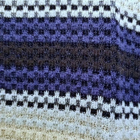 DKNY Men's Sweater Vest - Picture 3 of 4